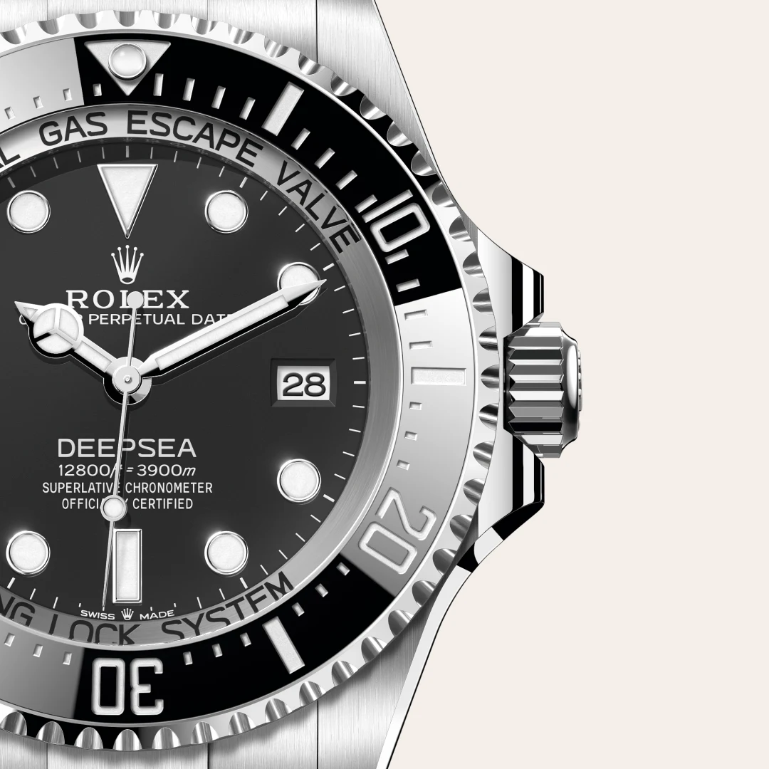 Rolex Rolex Deepsea in Oystersteel with a Intense black dial, Unidirectional rotatable 60-minute graduated, scratch-resistant Cerachrom insert in black ceramic, numerals and graduations coated in platinum bezel, Oyster, three-piece solid links bracelet.